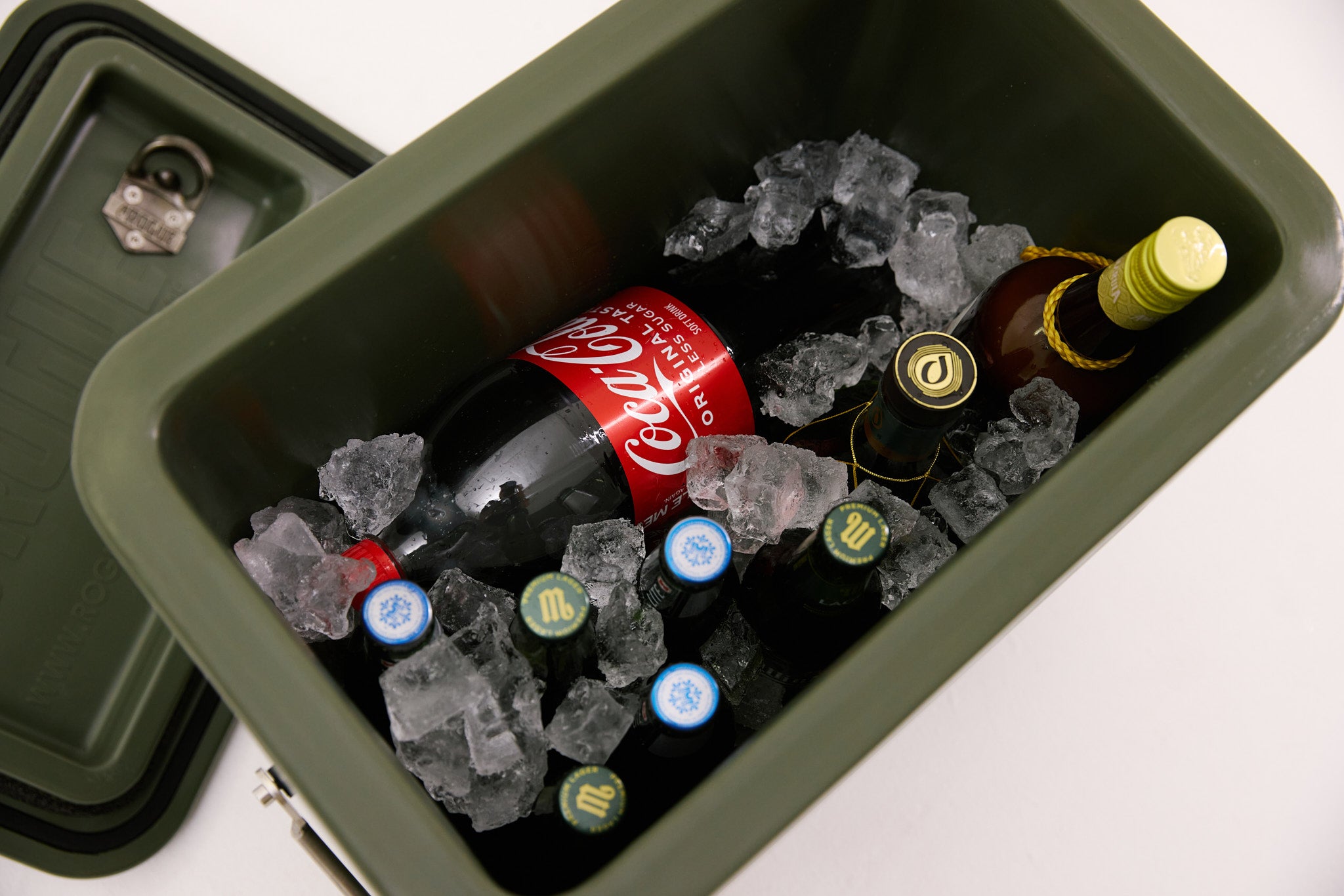 25L Rogue Carry Cooler with NEW Wooden Handle – Rogue Ice Coolers